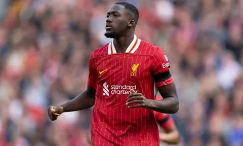 Liverpool khủng hoảng vì Ibrahima Konate
