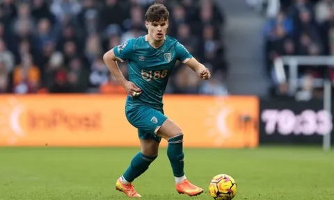 Milos Kerkez khẳng định không gia nhập Liverpool