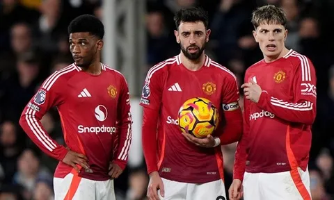Ngoại hạng Anh 2024/25: Man Utd thắng trong âu lo; Tottenham lún sâu vũng lầy