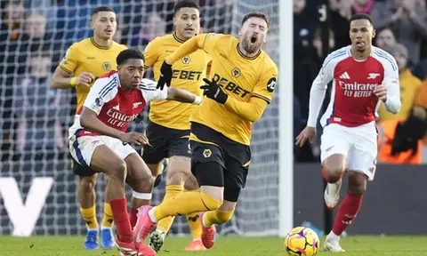 Quyết định tranh cãi chèn ép Arsenal?