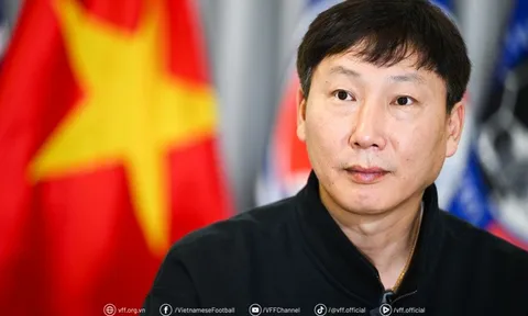 Từ phát biểu của HLV Kim Sang-sik, thấy điểm đen của bóng đá Việt Nam