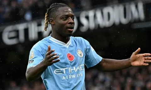 Barcelona hỏi mượn Jeremy Doku từ Man City