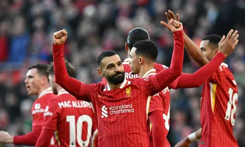 Jamie Carragher chỉ ra sự thay thế hoàn hảo cho Salah tại Liverpool