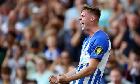 NÓNG! Brighton "quay xe" với Evan Ferguson