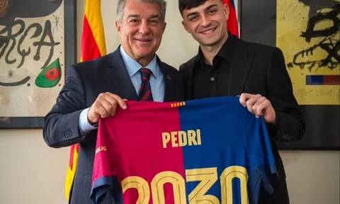 CHÍNH THỨC: Pedri gia hạn hợp đồng với Barcelona, có điều khoản 'anti' Ả Rập Xê Út