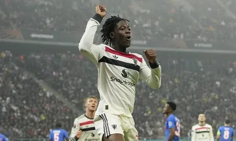 MU thắng dễ Steaua Bucharest, vào thẳng vòng knock-out Europa League