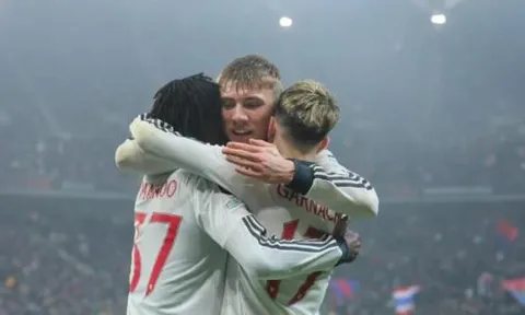Người thắng kẻ thua sau trận FCSB 0-2 MU