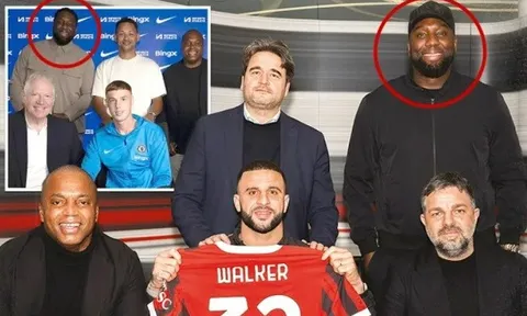48 giờ sau khi trở về từ Milan, người đại diện của Kyle Walker bị cảnh sát đột kích