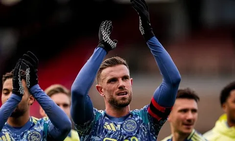 Cú lừa Jordan Henderson xuất hiện