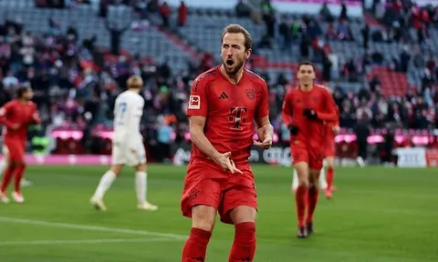 Bayern thắng trong trận cầu 7 bàn; Dortmund vươn lên vị trí thứ 10