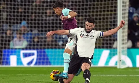 CHÍNH THỨC! Brighton "vá" hàng thủ với tân binh 9 triệu bảng