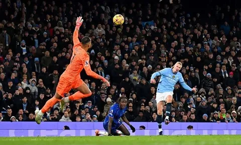 Sanchez mắc sai lầm 'gây sốc', Chelsea đã có người để thay thế vào mùa hè