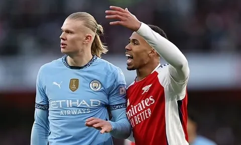 Gary Neville chỉ trích Gabriel vì hành động chế giễu Haaland