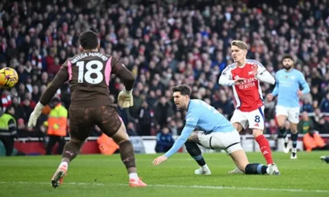 "Pha bóng thảm họa của Man City"