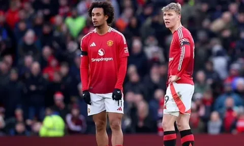 Gary Neville: “Amorim không thích Zirkzee và Hojlund”