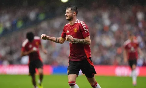 Nhìn Joe Hugill, mới thấy Man United đã đúng