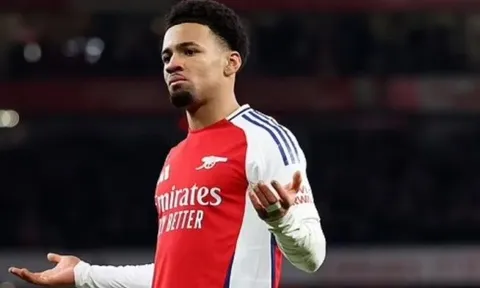 Thần đồng Arsenal không được phép sử dụng phòng thay đồ đội 1