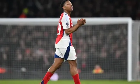 Điểm sáng hiếm hoi mang tên Lewis-Skelly trong đêm ác mộng của Arsenal