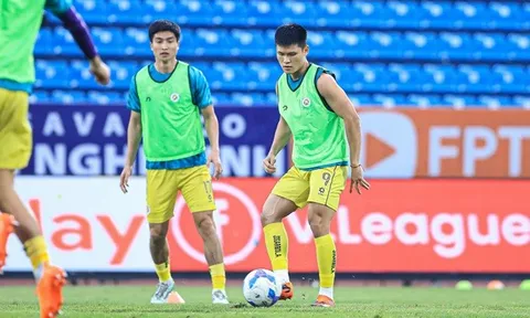 HLV Hà Nội FC lên tiếng về tấm thẻ đỏ của Tuấn Hải trong trận gặp Nam Định