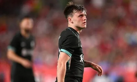 Liverpool sẵn sàng đôn thần đồng Scotland lên đội một
