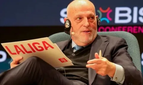 Chủ tịch La Liga 'tấn công' Real