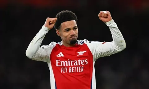 Cờ đến tay Nwaneri, tam tấu mới Arsenal hình thành