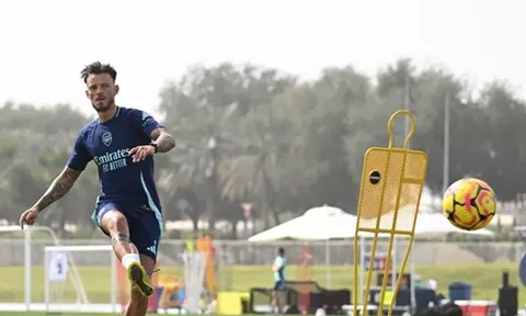 Ngày thứ 2 tập luyện tại Dubai của Arsenal: Almunia xuất hiện; Zinchenko gây ấn tượng