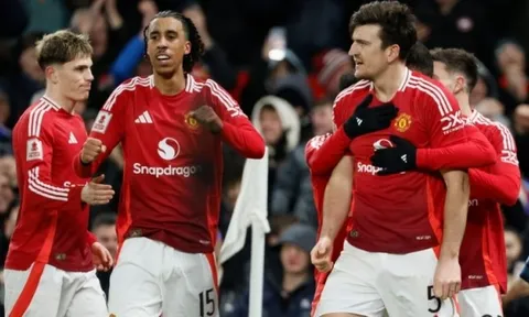 Maguire ca ngợi 'siêu dự bị' của MU