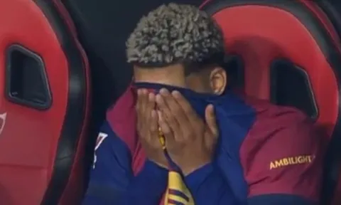 Sao Barca chấn thương, bật khóc rời sân trong tiếc nuối