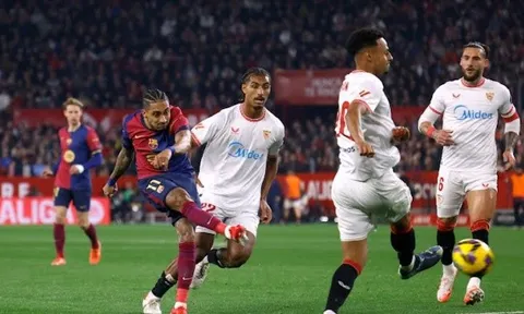 Sevilla 1-4 Barcelona: Đẳng cấp của Raphinha; Áp sát Real