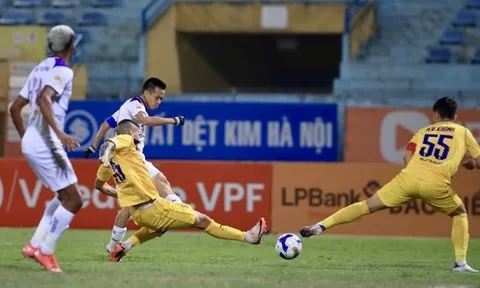 Văn Quyết "gánh team" đưa Hà Nội vượt khủng hoảng