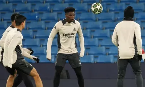 Ancelotti phải làm gì khi hàng thủ Real bị 'xóa sổ'?