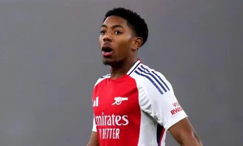 'Tắc kè hoa' giúp Arsenal có phiên bản toàn diện hơn