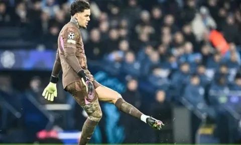 Carragher khuyên Man City bổ sung gấp 1 vị trí