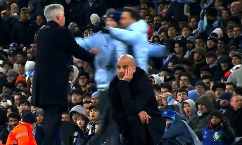 Pep bất lực khi Man City sụp đổ chóng vánh