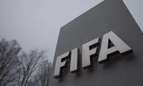 FIFA đình chỉ nhân viên sau cáo buộc quan hệ tình dục đồng giới với trẻ vị thành niên