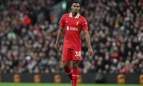 Liverpool đánh rơi chiến thắng trước Everton: Sao Hà Lan có trận tệ nhất mùa giải?
