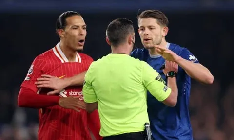 Liverpool mất điểm phút cuối, Van Dijk chỉ trích trọng tài