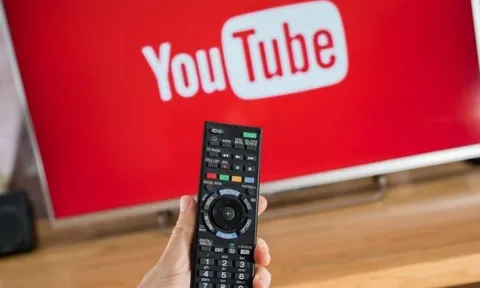 Trên tivi thông minh có 1 nút ẩn: Bật lên xem Youtube không bị làm phiền vì quảng cáo
