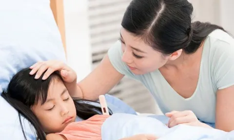 Cha mẹ được nghỉ bao nhiêu ngày để chăm sóc con ốm đau?