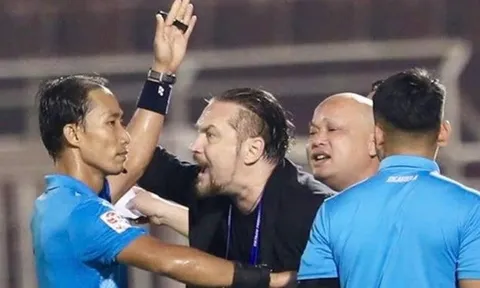 Cơn đau đầu về những "vị vua áo đen" V.League