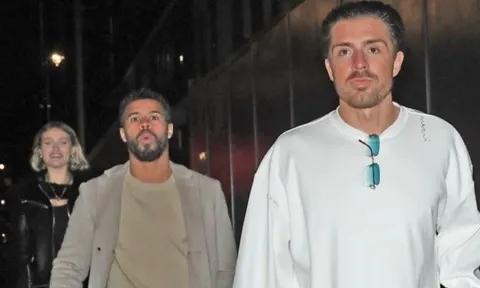 Grealish xuất hiện cùng chân dài nóng bỏng
