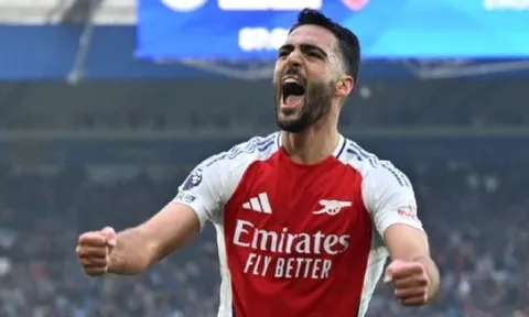Người hùng Arsenal: "Đây là lần đầu tiên trong sự nghiệp của tôi chơi ở vị trí này"