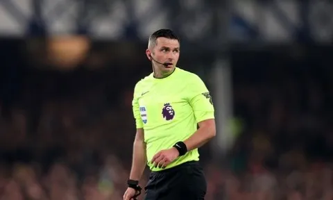 Tại sao Michael Oliver không được cầm còi sau "drama" trận Everton vs Liverpool?