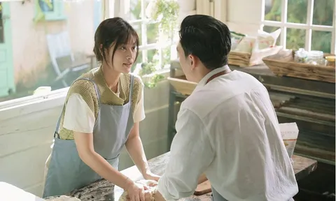 Cục diện phòng vé tiếp tục đảo chiều khi phim "Nụ hôn bạc tỷ" của Thu Trang một lần nữa lên Top 1
