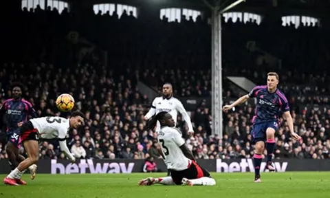 Forest ngã ngựa, Man City áp sát; Bournemouth vượt Chelsea và Newcastle