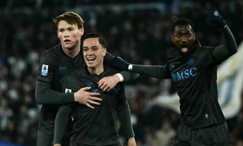 Napoli bị Lazio níu chân; AC Milan thắng nhọc nhằn Verona