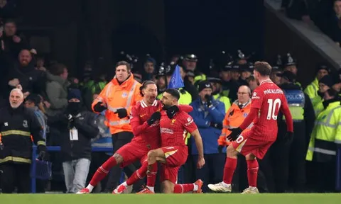 Salah lại ghi bàn, Liverpool tiếp tục bỏ xa Arsenal