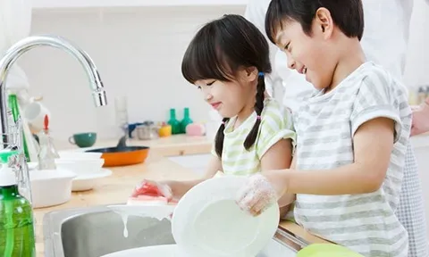 3 việc cha mẹ càng tàn nhẫn con cái trưởng thành càng thông minh, hiếu thảo