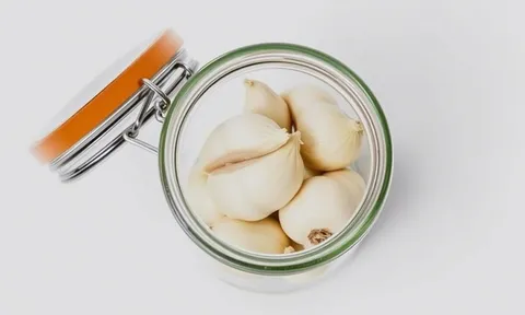 Mẹo 'cực đỉnh' bảo quản tỏi ngày nồm ẩm: Tỏi lúc nào cũng tươi rói, không lo mốc hỏng